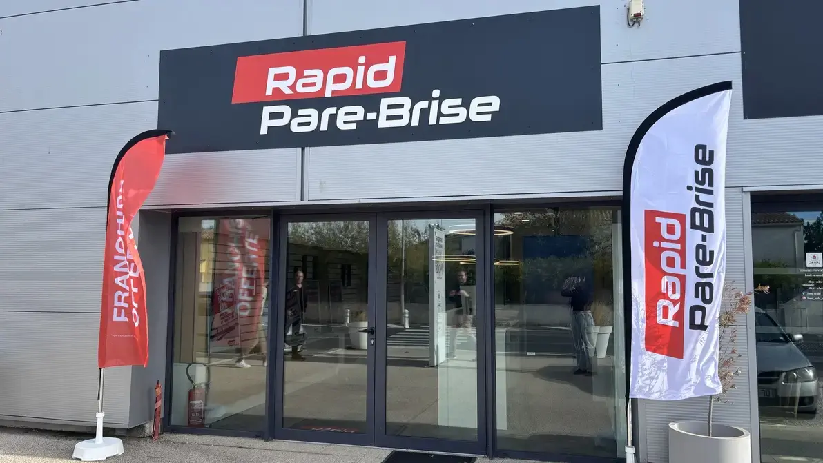 Photo Rapid Pare-Brise Poussan